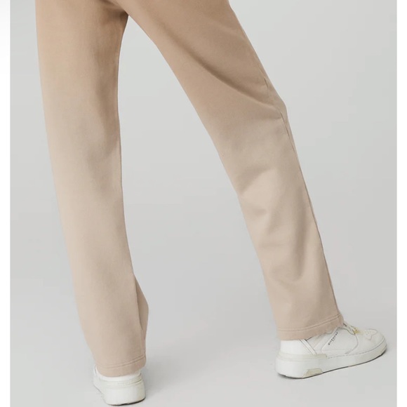Like NEW ALO Straight Leg Ombre Sweatpant
$138 - Picture 4 of 5